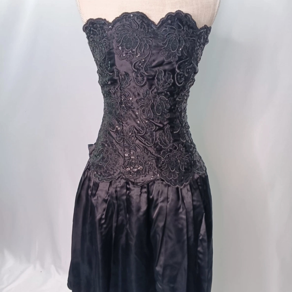 Elegant Black Strapless Dress